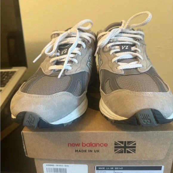 New Balance Gray Men's Shoes - Picture 2 of 6